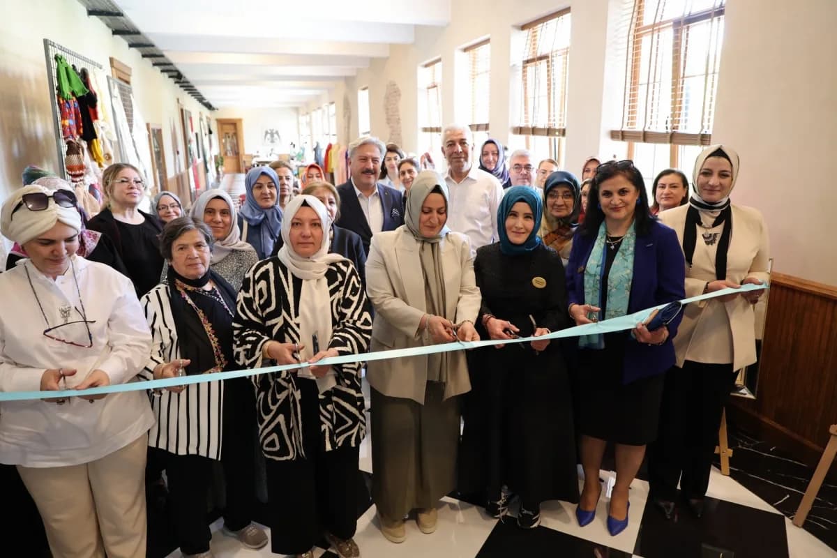 Melikgazi Belediyesi’nin Hunat Mahallesinde hayata geçirdiği, görsel sanatlar, güzel sanatlar, birçok kültürel ve sosyal