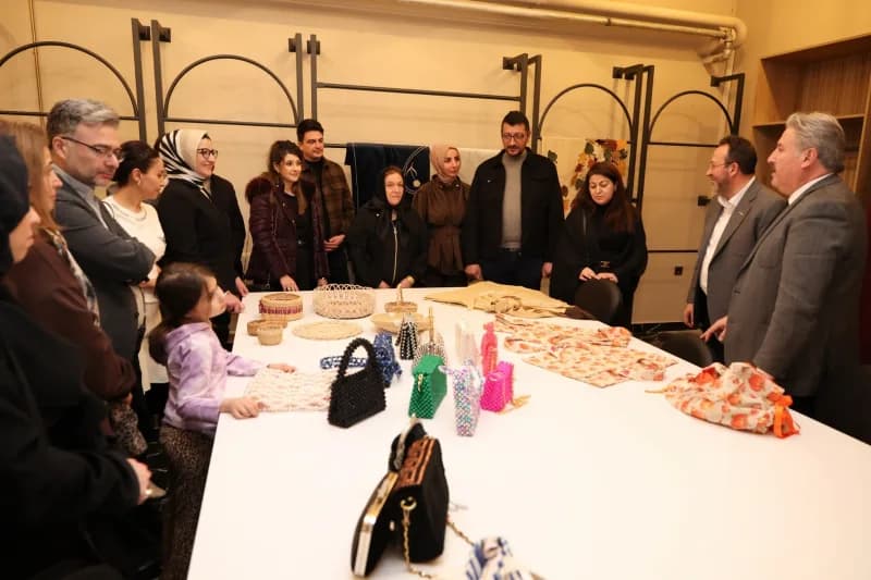Melikgazi Belediyesi’nin Hunat Mahallesinde hayata geçirdiği, görsel sanatlar, güzel sanatlar, birçok kültürel ve sosyal