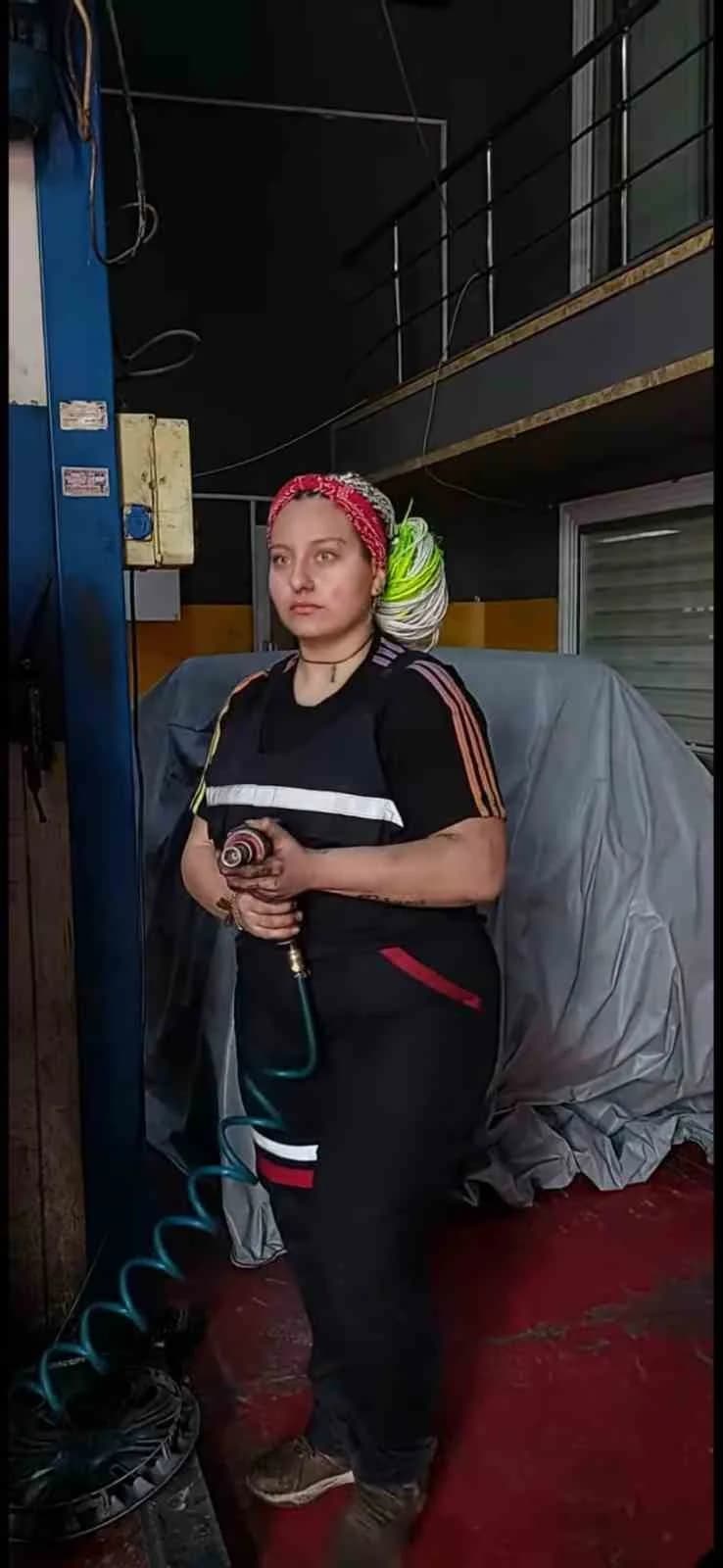 Ankara’nın Etimesgut ilçesindeki oto sanayi sitesinde 5 yıldır çalışan Mia Uyanık'ın kilo vermeden ö