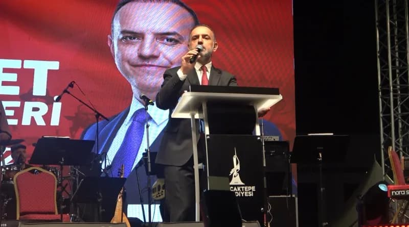 Sancaktepe Belediye Başkanı Alper Yeğin, konuşma yaptı.
