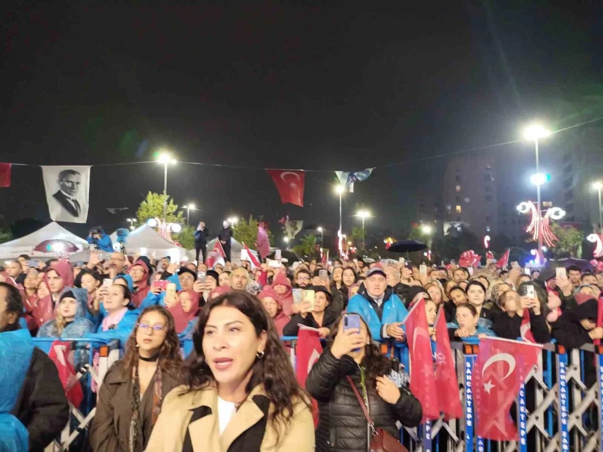 Türkiye Cumhuriyeti'nin kuruluşunun 103'üncü yıl dönümü, Sancaktepe'de tüm yurtta olduğu gibi büyük