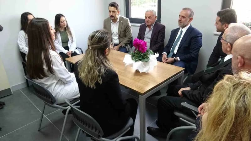 Sancaktepe’de 309 metrekarelik, iki katlı Mehmet Şimşek Aile Sağlığı Merkezi düzenlenen törenle hizm