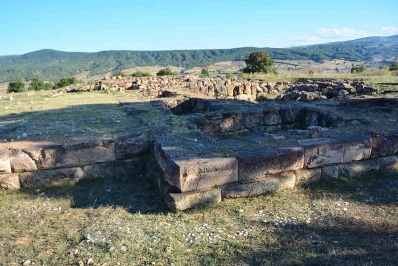 Protokoll üyeleri tarafından Kazı alanında incelemelerde bulunuldu