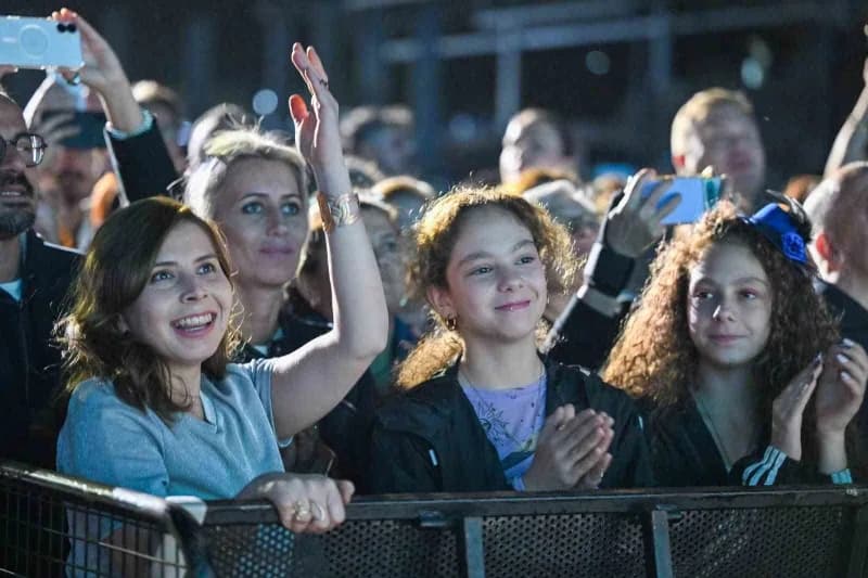 Sardes Antik Kenti’nde düzenlenen konserde dünyaca Ünlü müzisyen Goran Bregovic, Manisalılarla buluştu