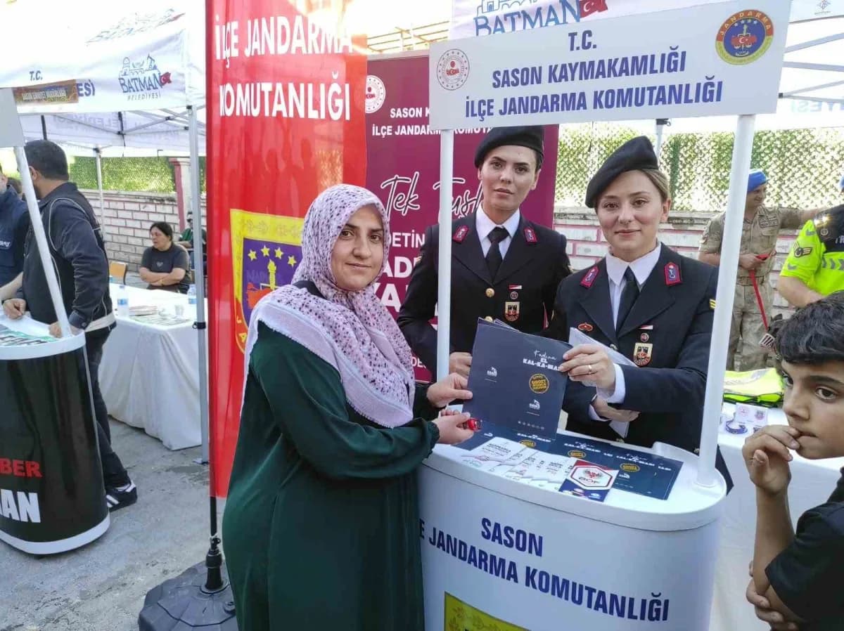 Batman'ın Sason ilçesinde bu yıl 4'üncüsü düzenlenen Bal, Ceviz, Çilek ve Festivali renkli görüntülere sahne oldu