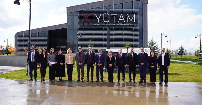 Savunma Sanayii Başkanlığı heyeti Erzurum Teknik Üniversitesi YÜTAM merkezini ziyaret ediyor
