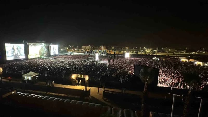 Türk rock müziğinin güçlü sesi Şebnem Ferah, yeniden başladığı konser serisi kapsamında Antalya'da sahne aldı