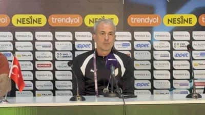 Bodrum FK Teknik Sorumlusu Sefer Yılmaz basın toplantısında açıklama yapıyor