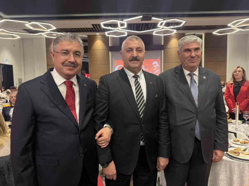 Eskişehir’de Cumhuriyet Bayramı resepsiyonunda şehit babası Alişan Şahin ile Vali Erdinç Yılmaz
