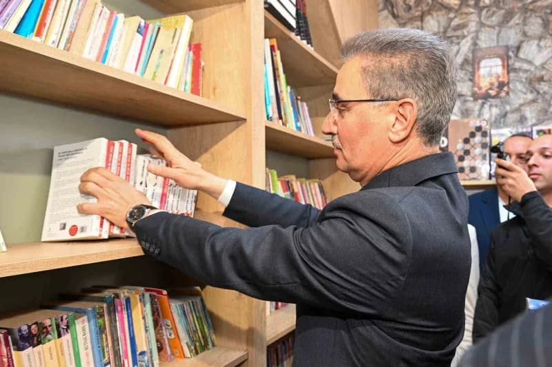 Erzurum'un Çat ilçesi Sarıkaşık köyünde, Şehit Ramazan Yıldız'ın adını taşıyan okul Kütüphanesi düzenlenen törenle açıld