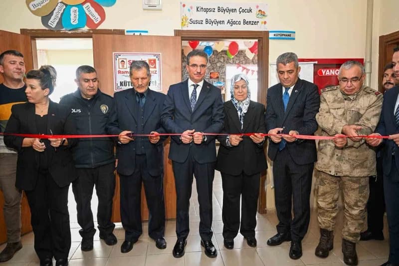 Erzurum Çat Sarıkaşık köyünde açılan Şehit Ramazan Yıldız Kütüphanesi ve öğrencilere kışlık giysi dağıtımı