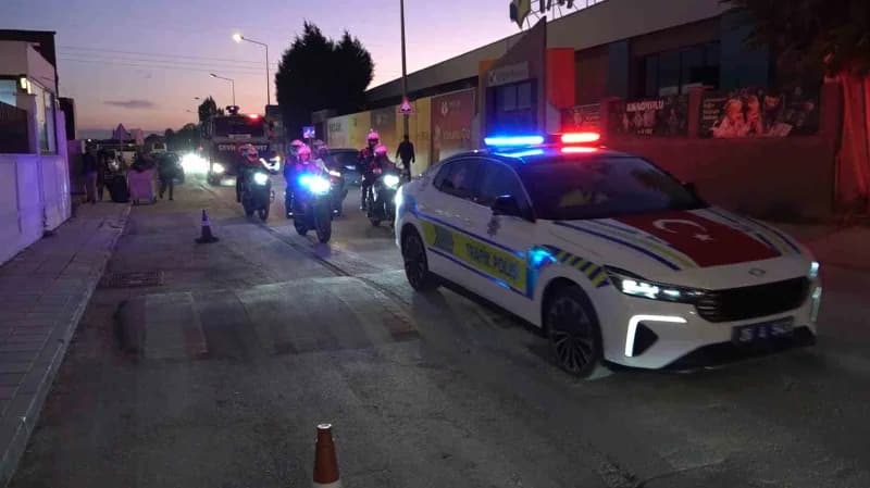 Eskişehir'de Şehit Polis Memuru Ali Sevim'in oğlu Eyüphan Sevim'in sünnet düğününde, babasının adı verilen TOMA sünnet a
