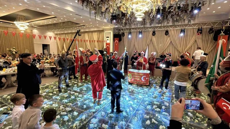 Eskişehir'de Şehit Polis Memuru Ali Sevim'in oğlu Eyüphan Sevim'in sünnet düğününde, babasının adı verilen TOMA sünnet a