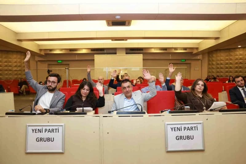 Şehzadeler Belediye Başkanı Hakan Şimşek, Belediye Meclisi toplantısında konuşma yaparken