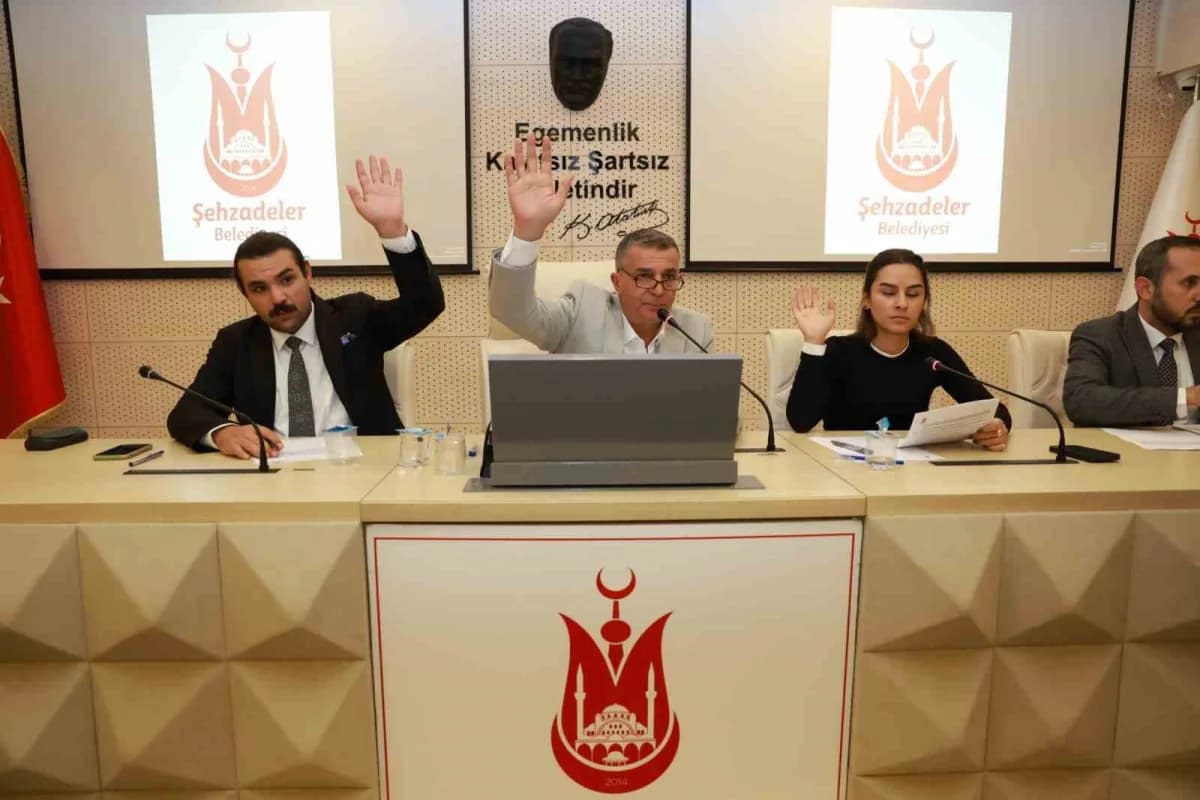 Şehzadeler Belediye Başkanı Hakan Şimşek, Belediye Meclisi Ekim ayı olağan toplantısında ilçede yürütülen çalışmalar hak