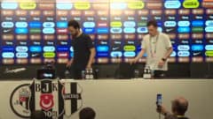 Selçuk İnan basın toplantısında hakemlere yönelik eleştirilerini açıklıyor