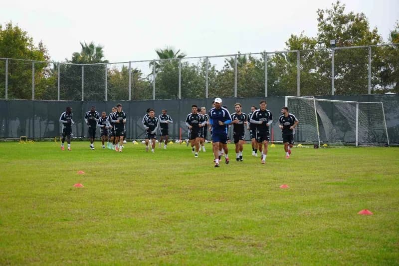 Trendyol Süper Lig’in 8. Haftasında Göztepe’yi konuk edecek Kocaelispor, hazırlıklarını Körfez Brunga Tesisleri’nde sürd