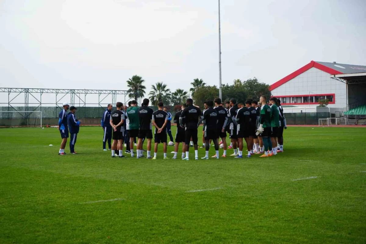 Trendyol Süper Lig’in 8. Haftasında Göztepe’yi konuk edecek Kocaelispor, hazırlıklarını Körfez Brunga Tesisleri’nde sürd