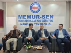 Selim Gültekin, Memur-Sen Manisa İl Temsilciliğinde kamu çalışanlarının taleplerini dinlerken