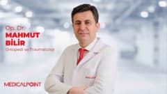 Medical Point Gaziantep Hastanesi Ortopedi Uzmanı Op. Dr. Mahmut Bilir açıklama yaparken