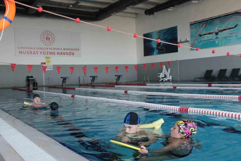 Gençlik merkezindeki sanatsal/sportif faaliyetlere katılan Özel Gençler, eğlenceli vakit geçirdi.