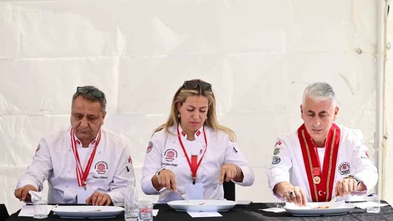Ankara’da düzenlenen ‘3. Geleneksel Serhat İlleri Yöresel Yemek Yarışması’na’ katılan 436 aday, Kete, Hingel ve Kavut ka