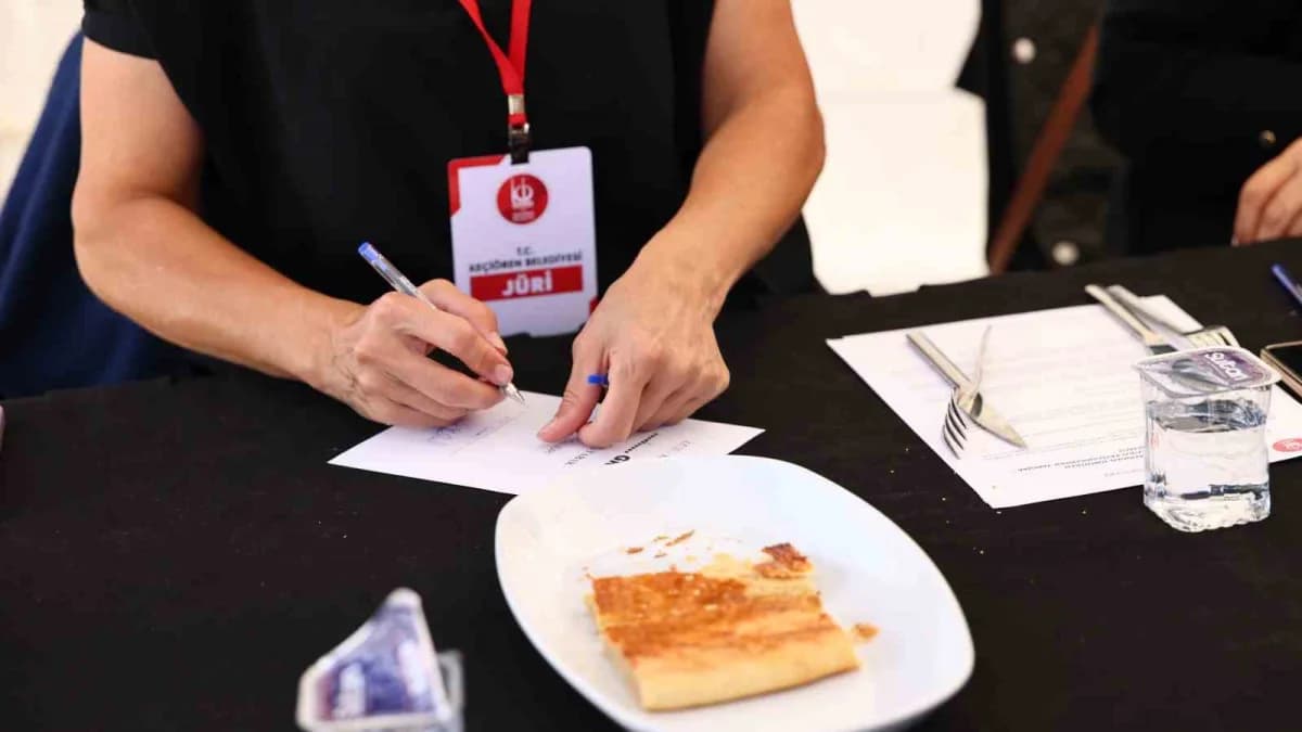 Ankara’da düzenlenen ‘3. Geleneksel Serhat İlleri Yöresel Yemek Yarışması’na’ katılan 436 aday, Kete, Hingel ve Kavut ka