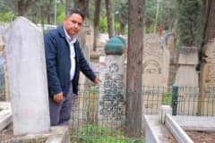 Kahramanmaraş'ta Şeyh Ali Sezai Efendi’nin eski Türkçe harflerle yazılmış mezar taşı