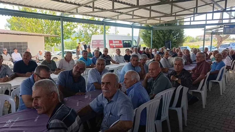 Açılışın ardından katılımcılara yemek ikramında bulunuldu