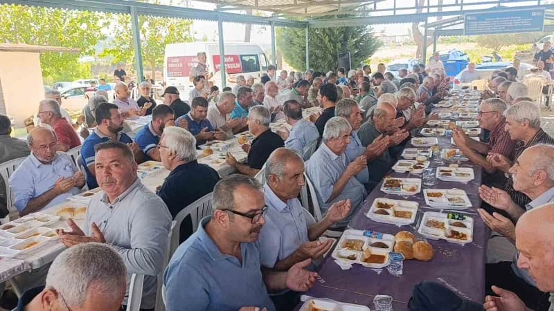 Açılışın ardından katılımcılara yemek ikramında bulunuldu