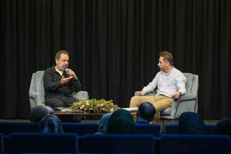"Sezai Karakoç Konuşmaları" programının ilk konuğu yazar Doç. Dr. Ahmet Murat (Solda) oldu