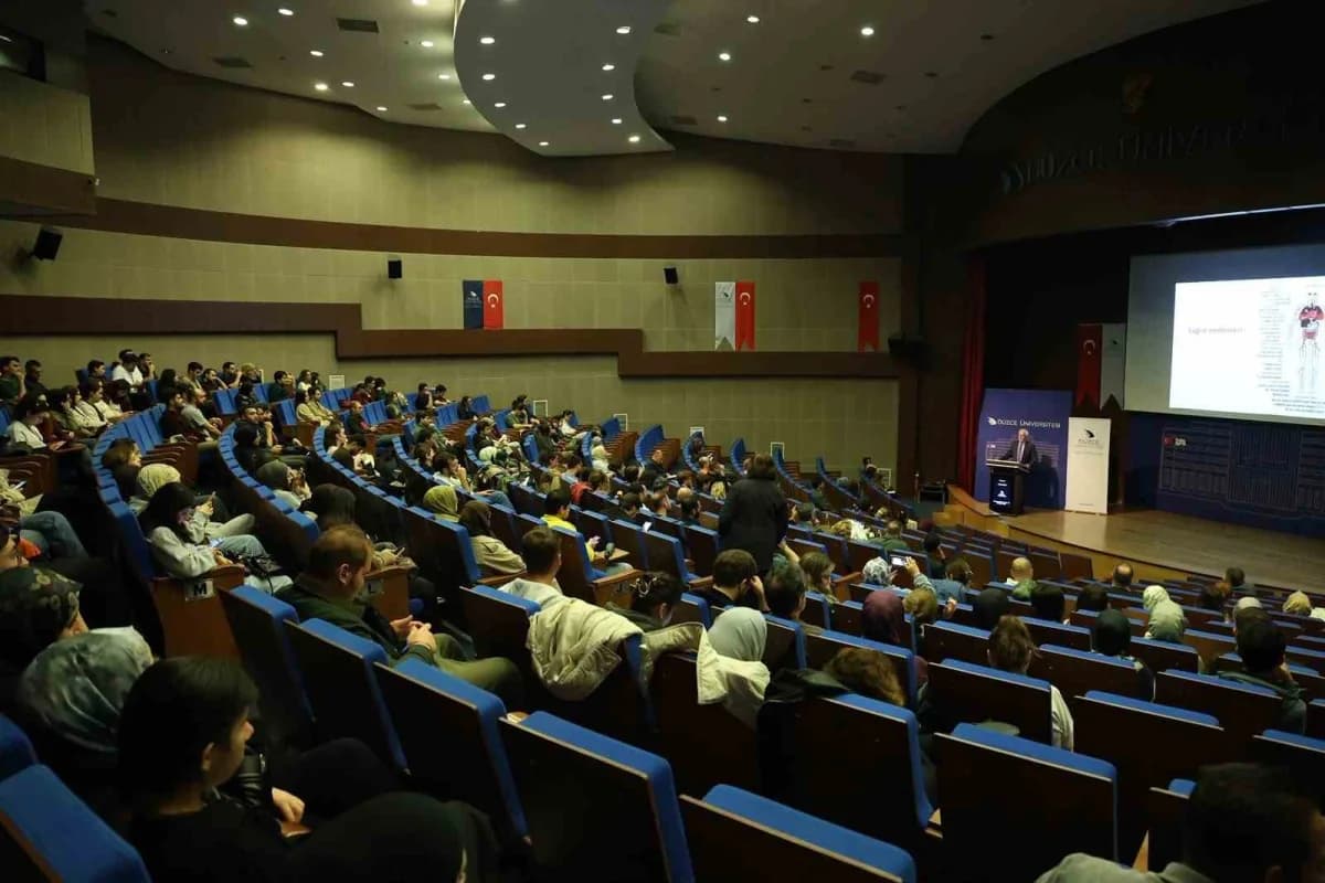 Hacettepe Üniversitesi Tıp Fakültesi Öğretim Üyesi Prof. Dr. Nazmi Bilir, ülkemizde COVID-19 salgınında bir yılda 52 bin