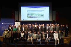 Düzce Üniversitesi’nde düzenlenen dumansız kampüs programından katılımcılar ve konuşmacılar