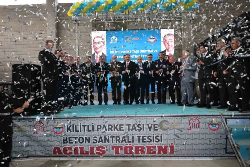 Siirt’te Cumhuriyetin 103’üncü kuruluş yıl dönümü büyük bir coşku ve gururla kutlanırken, kentin gel