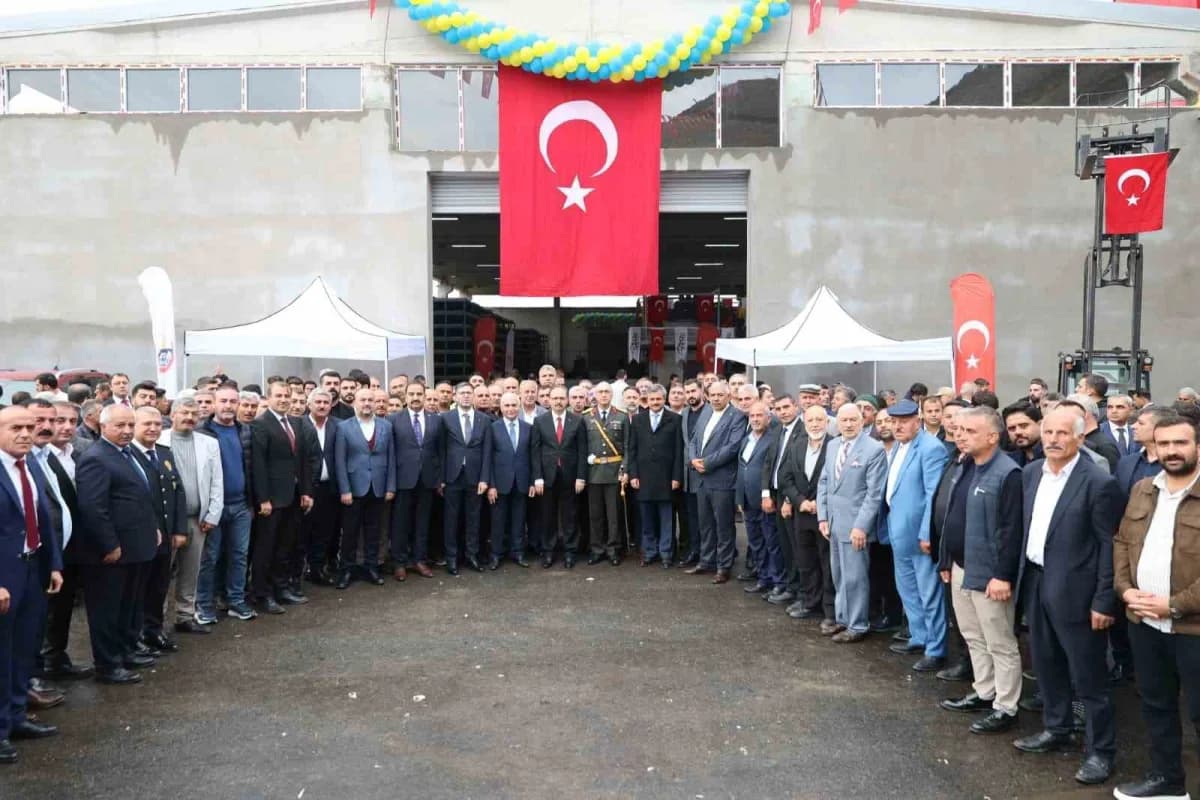 Siirt’te Cumhuriyetin 103’üncü kuruluş yıl dönümü büyük bir coşku ve gururla kutlanırken, kentin gel