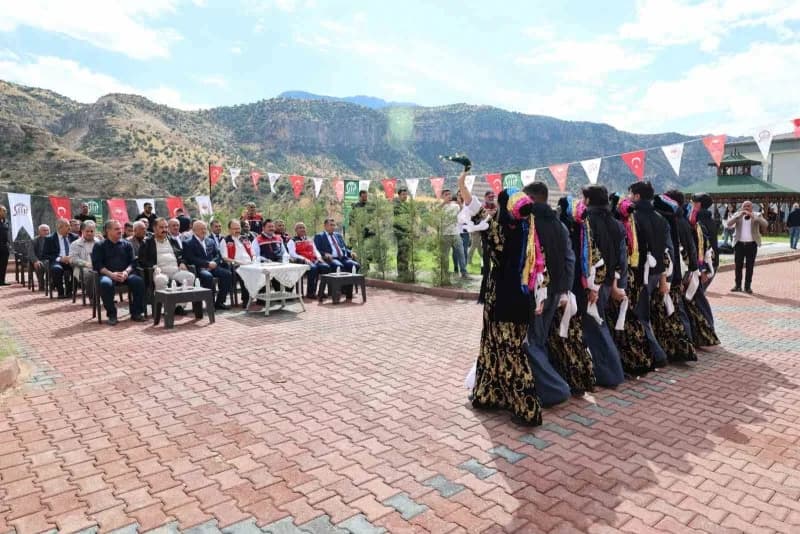 Siirt Fıstığı Doğa ve Kültür Festivali, çeşitli etkinliklerle başladı.