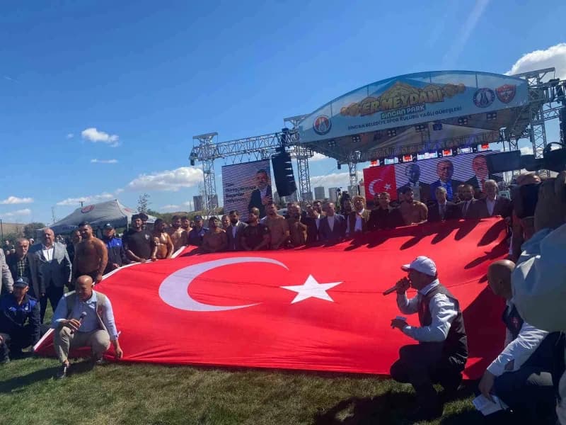 Sincan’da düzenlenen Yağlı Güreş Festivali’nde 26’sı başpehlivan olmak üzere 500 Pehlivan er meydanına çıktı.
