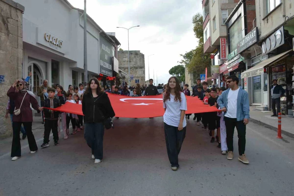 Sinop’ta Amatör Spor Haftası kapsamında kortej yürüyüşü ve çelenk sunma töreni gerçekleştirildi