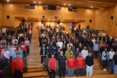 Sinop’ta amatör spor haftasında ödül töreni sırasında sporcular ve antrenörler protokol üyeleriyle birlikte