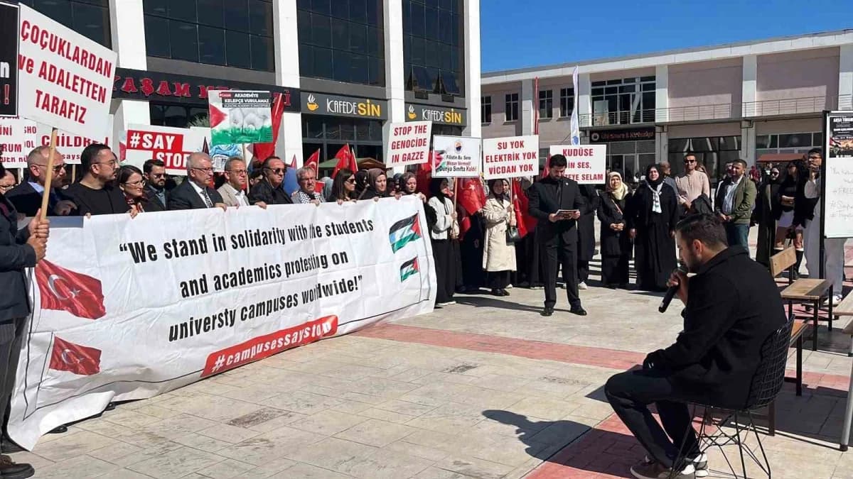 TÜGVA Sinop Şubesi ve Yeniler Öğrenci Kulübü tarafından, 7 Ekim Aksa Tufanı’nın yıl dönümü dolayısıyla Sinop Üniversites