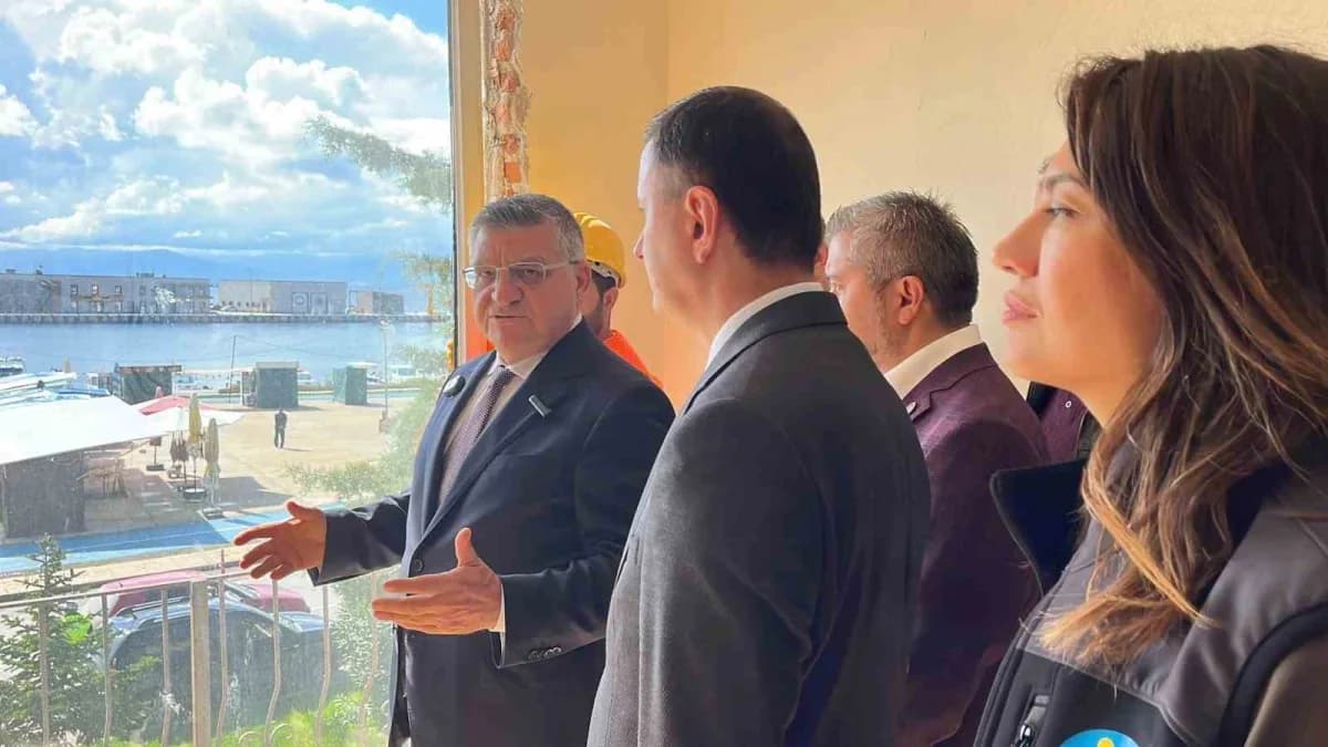 Çalışmaları inceleyen Vali dr. Mustafa Özarslan, amaçlarının tarihi kaleyi ve surları gelecek nesillere taşımak olduğunu
