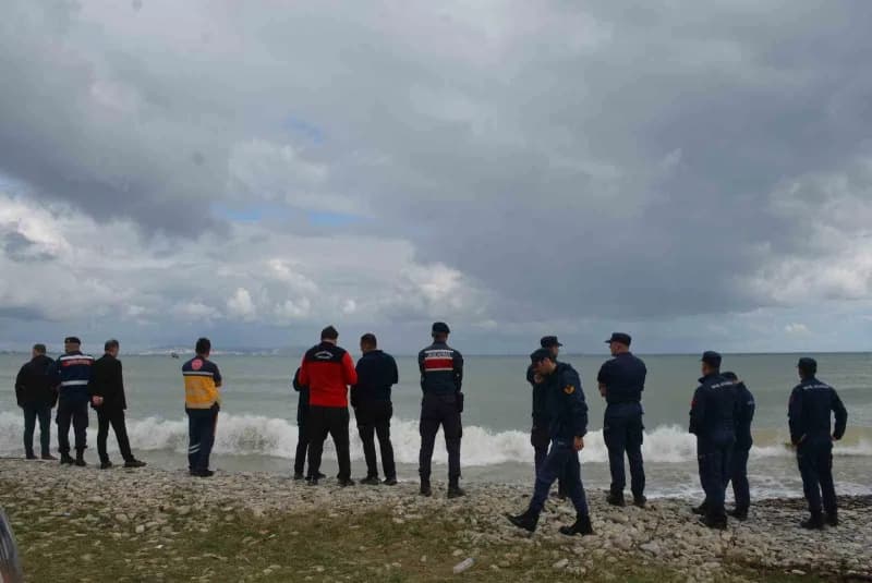 Sinop’ta alabora olan teknede kaybolan polis memuru Numan Şen’i bulmak için başlatılan arama-kurtarma çalışmaları aralık