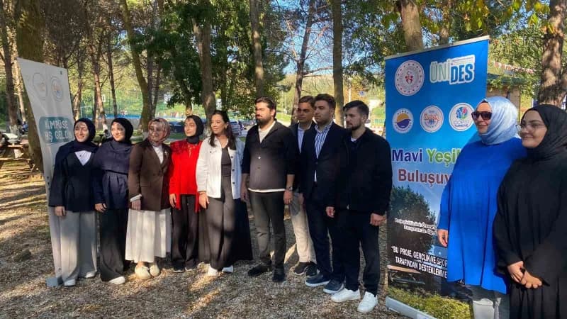 Sinop’ta ÜNİAK tarafından Nisi Göleti’nde düzenlenen etkinlikte Üniversite öğrencileri, müzik ve çeş