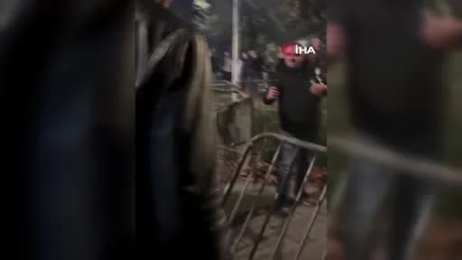 Sırbistan’da erken genel seçimlerde Öğrenci Listesi’nin zaferini kutlayan kalabalık sokaklarda