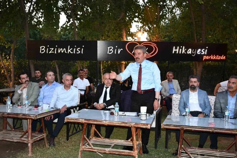 AK Parti Şırnak Milletvekili Arslan Tatar, Şırnak'ın Cizre ilçesinde Dicle Nehri kenarında vatandaşlarla bir araya geldi