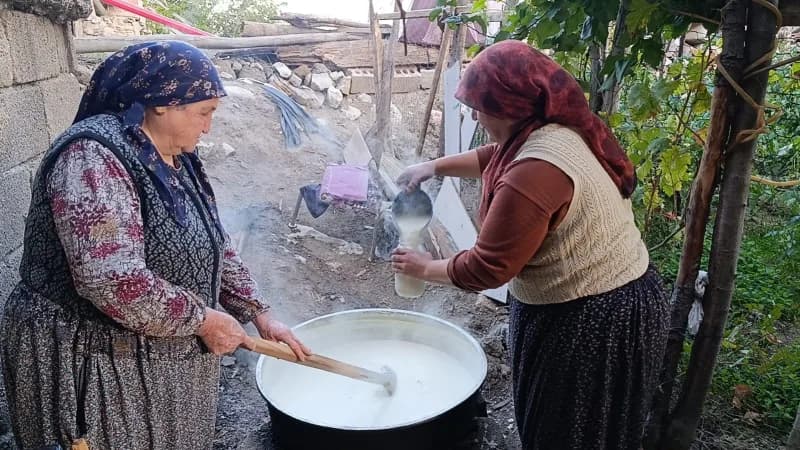 Yozgat'ın Çekerek ilçesine bağlı Kuruçay köyünde, kış hazırlıklarının vazgeçilmezi olan geleneksel tarhana, bu kez bilin