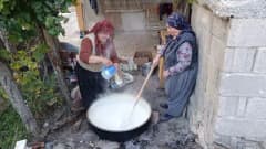 Yozgat Kuruçay köyünde hazırlanan şişe tarhanalar kavanozlarda saklanıyor ve kış sofralarında pratik çorba olarak sunulu