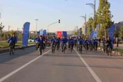 Sivas’ta Avrupa Hareketlilik Haftası kapsamında düzenlenen bisiklet turunda çok sayıda vatandaş pedal çeviriyor