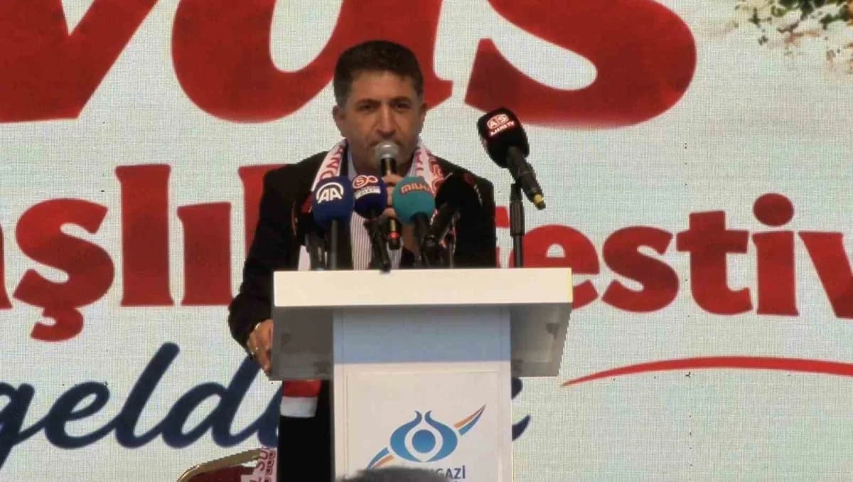 Zara Belediye Başkanı Fatih Çelik, konuşma yaptı