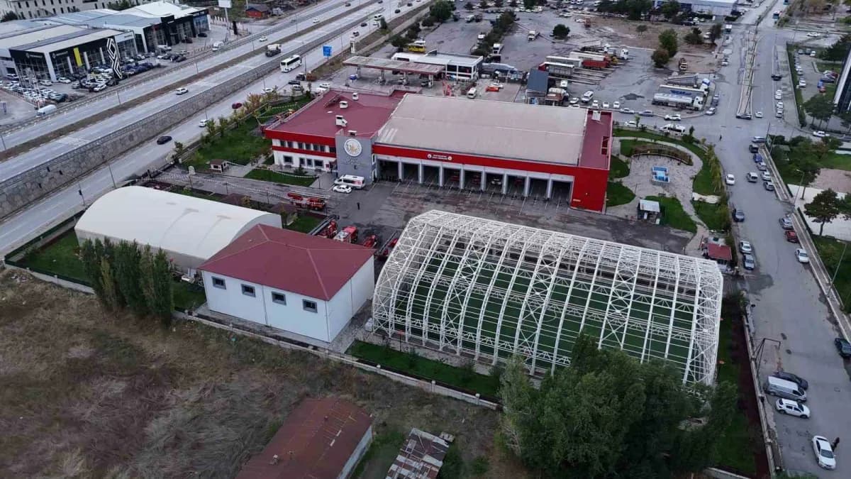 Sivas Belediyesi İtfaiye Müdürlüğü, himayesinde barındırdığı eski araçlara gözü gibi bakıyor. Hala aktif çalışır durumda
